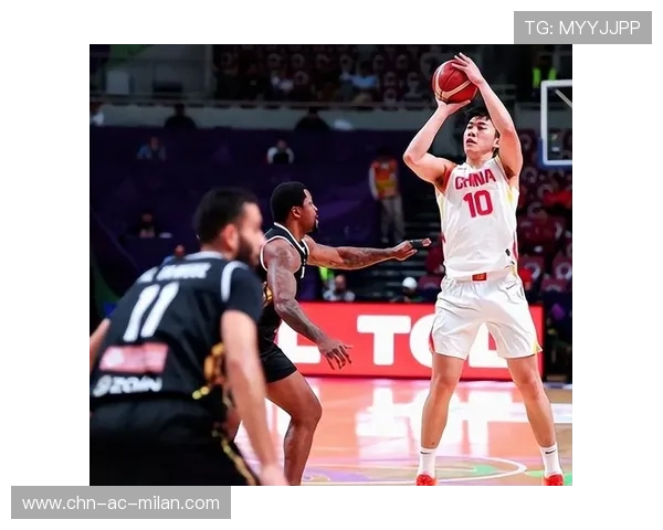 CBA北京后场长传直达前锋，迅速完成单刀进球，展现战术智慧与执行力